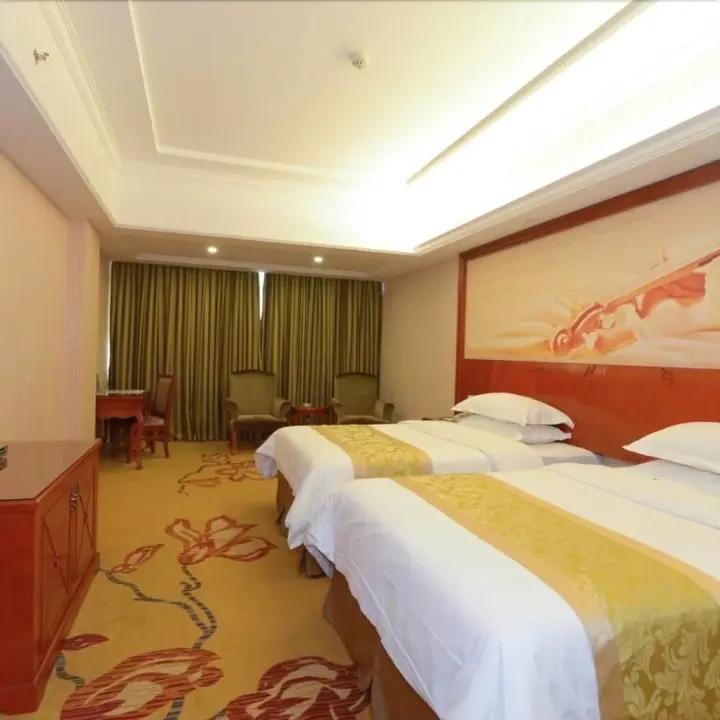 Гуйган: Vienna Hotel Guigang Central Square
