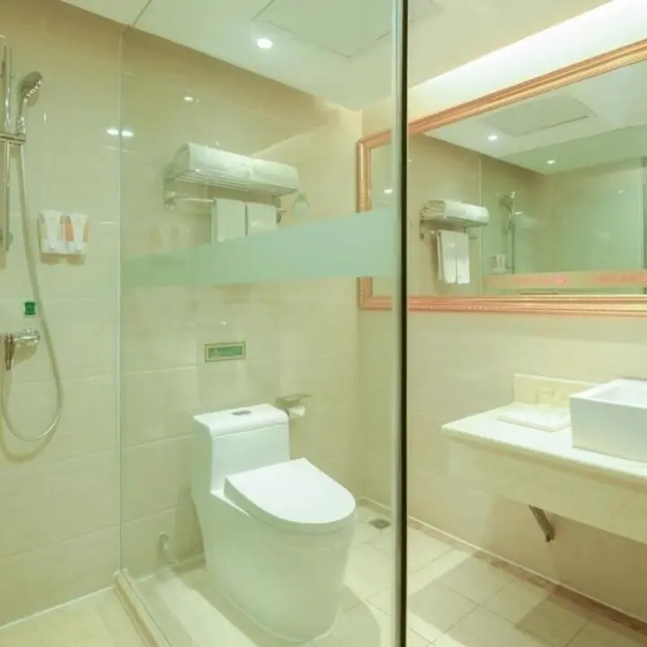 Гуйган: Vienna Hotel Guigang Central Square