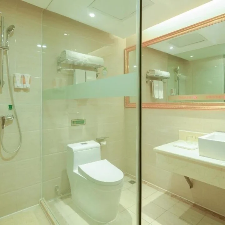 Гуйган: Vienna Hotel Guigang Central Square