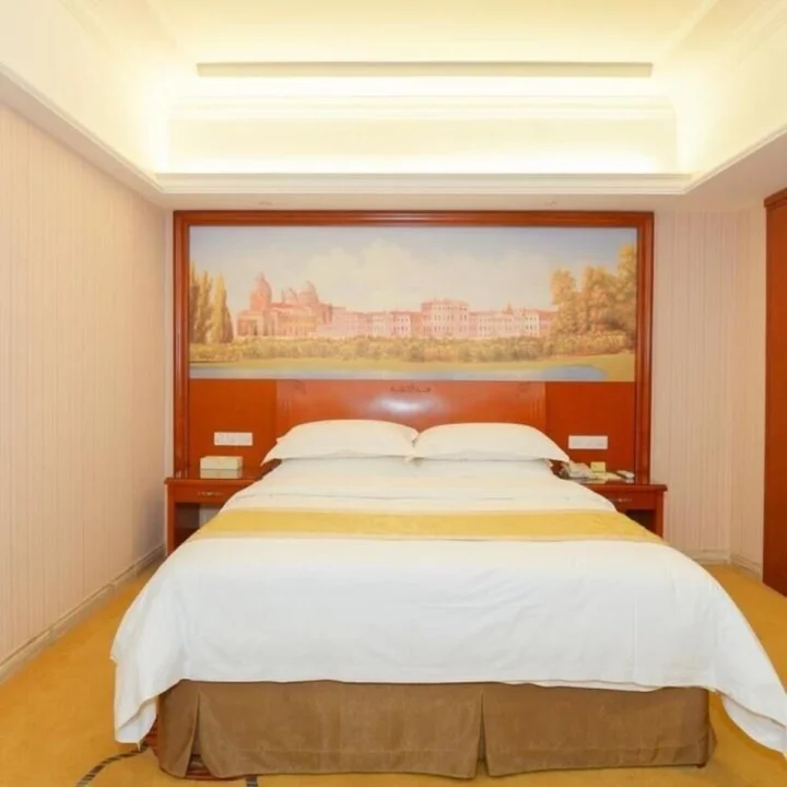 Гуйган: Vienna Hotel Guigang Central Square