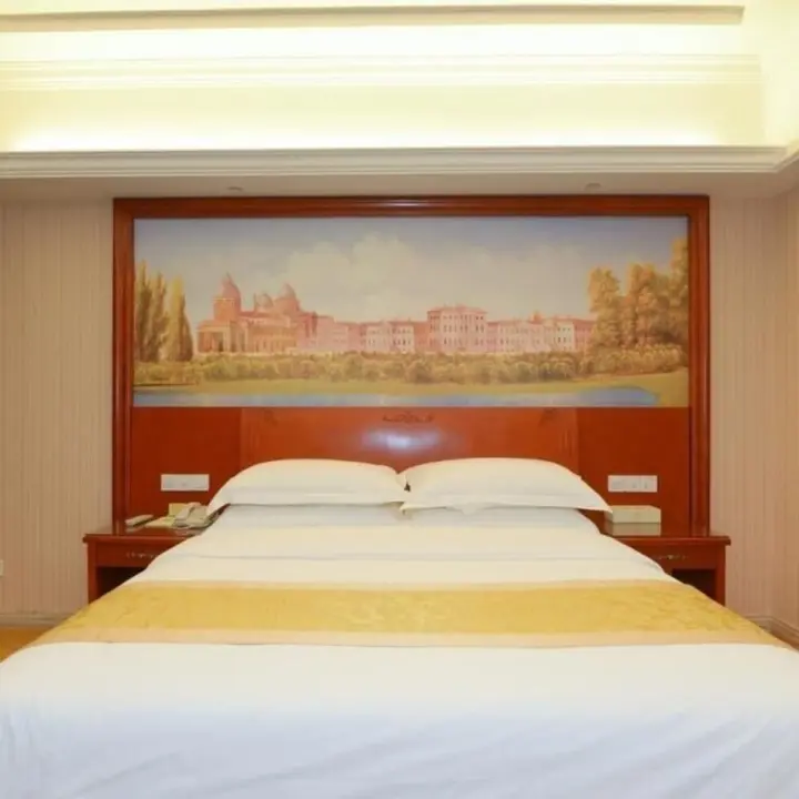 Гуйган: Vienna Hotel Guigang Central Square
