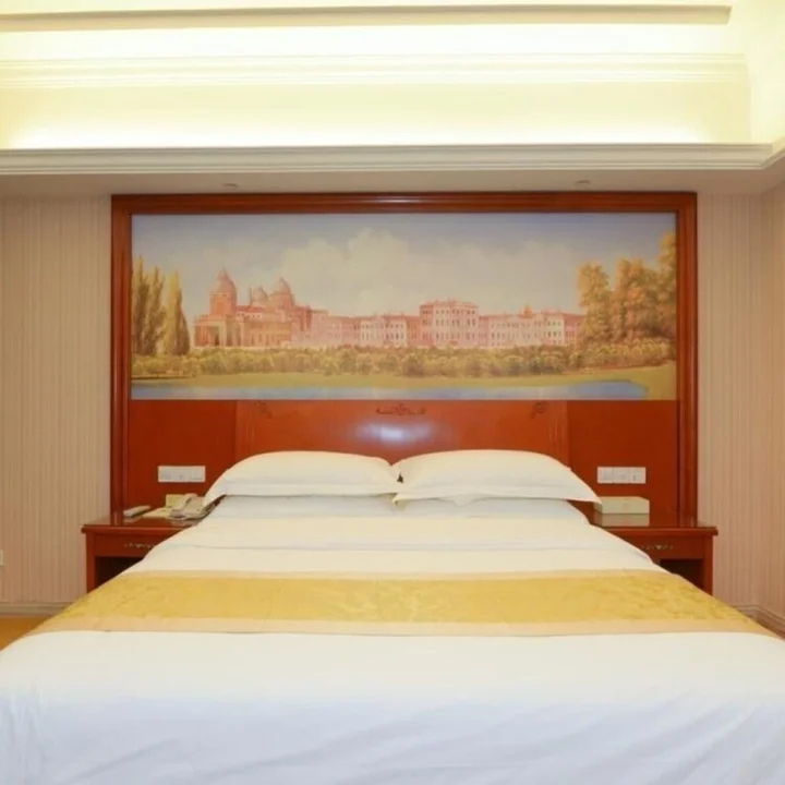 Гуйган: Vienna Hotel Guigang Central Square