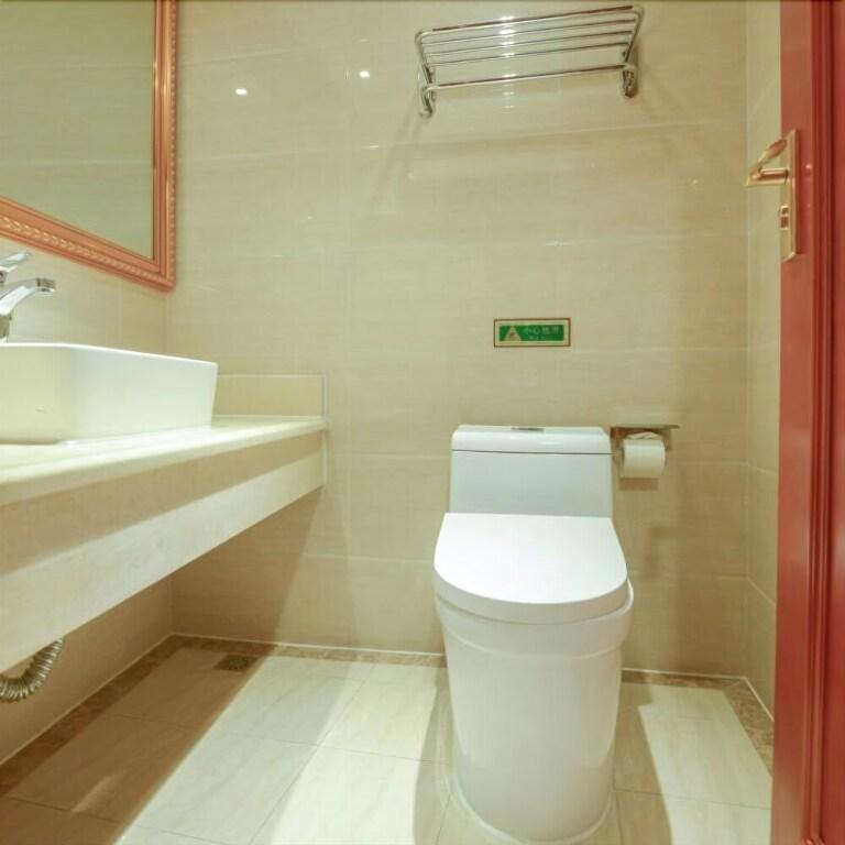 Гуйган: Vienna Hotel Guigang Central Square