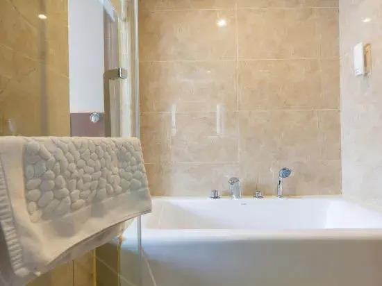 Дунъян: Boyi Mengqin Hotel