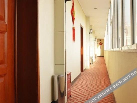 Баодин: Rongyi Express Hotel