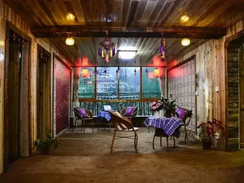Леишан: Xijiang Qianhu Miaozhai Maicheng Inn