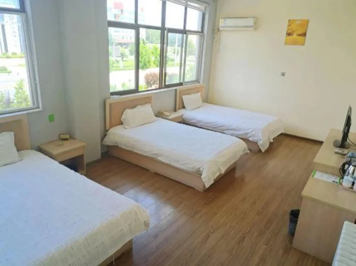 Линьи: Yangguang Express Hotel