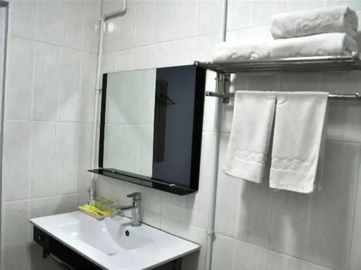 Линьи: Yangguang Express Hotel
