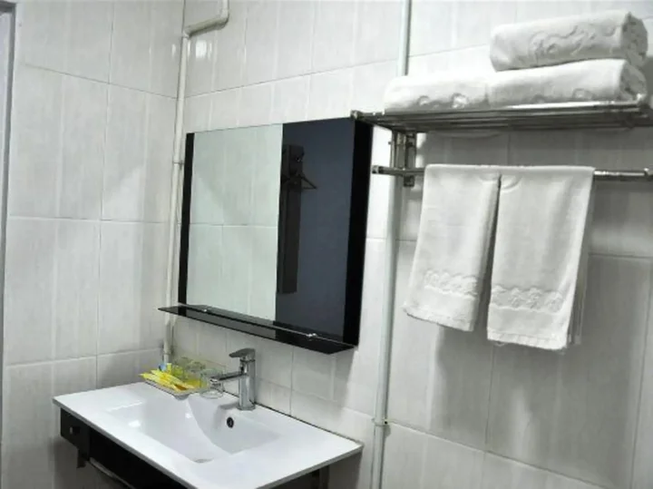 Линьи: Yangguang Express Hotel