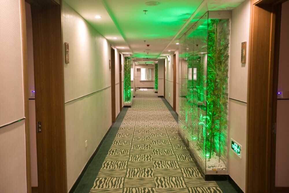 Шэньян: Shengfeng Forrest Holiday Hotel