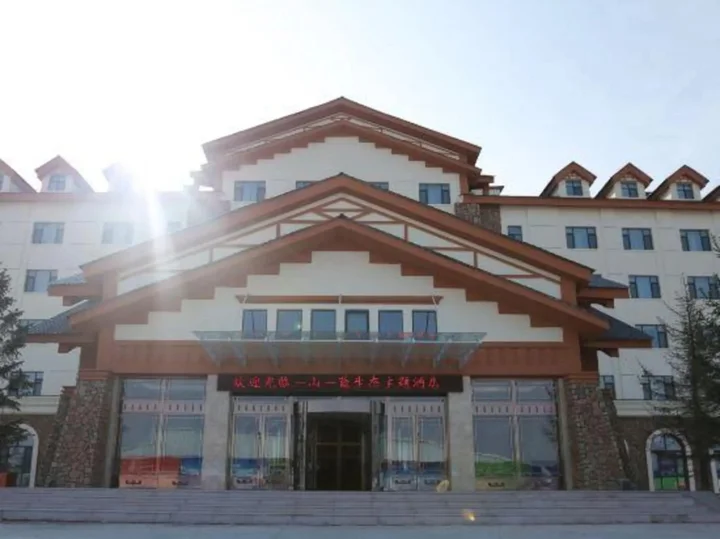 Байшань: One Mountain One Blue Ecological Theme Hotel (Changbaishan High Speed Rail Station)
