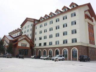 Байшань: One Mountain One Blue Ecological Theme Hotel (Changbaishan High Speed Rail Station)