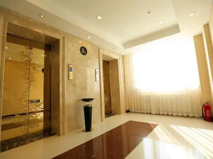 Байшань: One Mountain One Blue Ecological Theme Hotel (Changbaishan High Speed Rail Station)