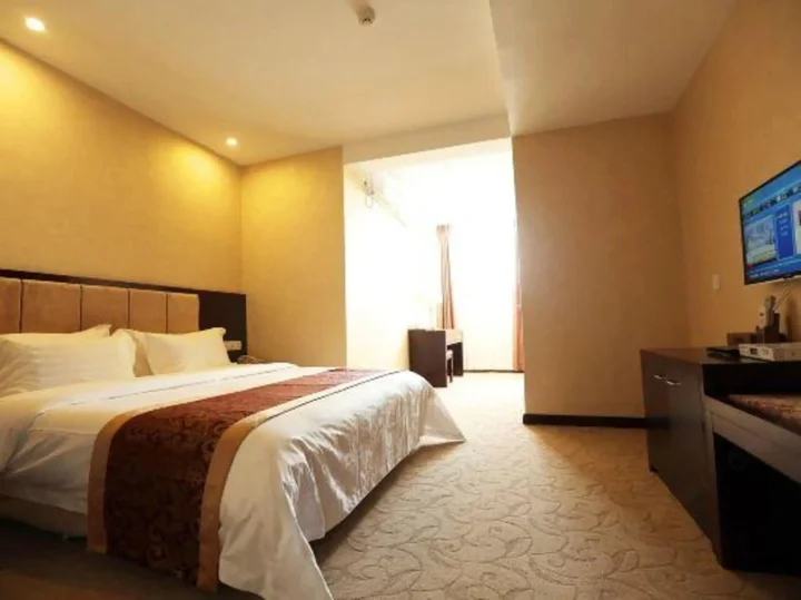 Байшань: One Mountain One Blue Ecological Theme Hotel (Changbaishan High Speed Rail Station)