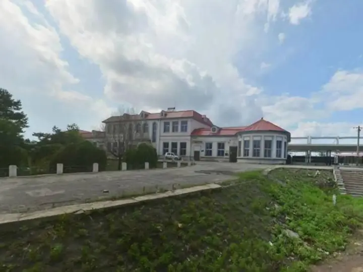 Байшань: One Mountain One Blue Ecological Theme Hotel (Changbaishan High Speed Rail Station)