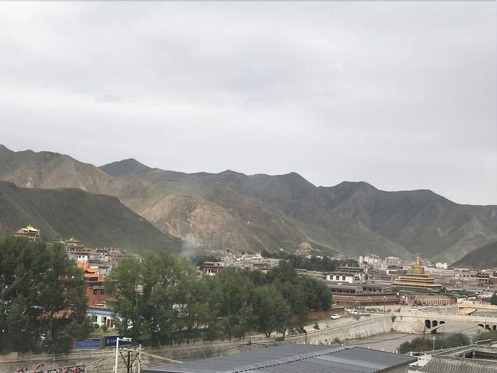 Сяхэ: Tibetan Family