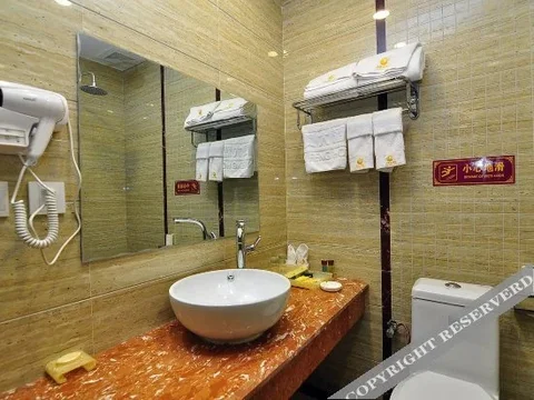 Цюйцзин: Danfeng Hotel