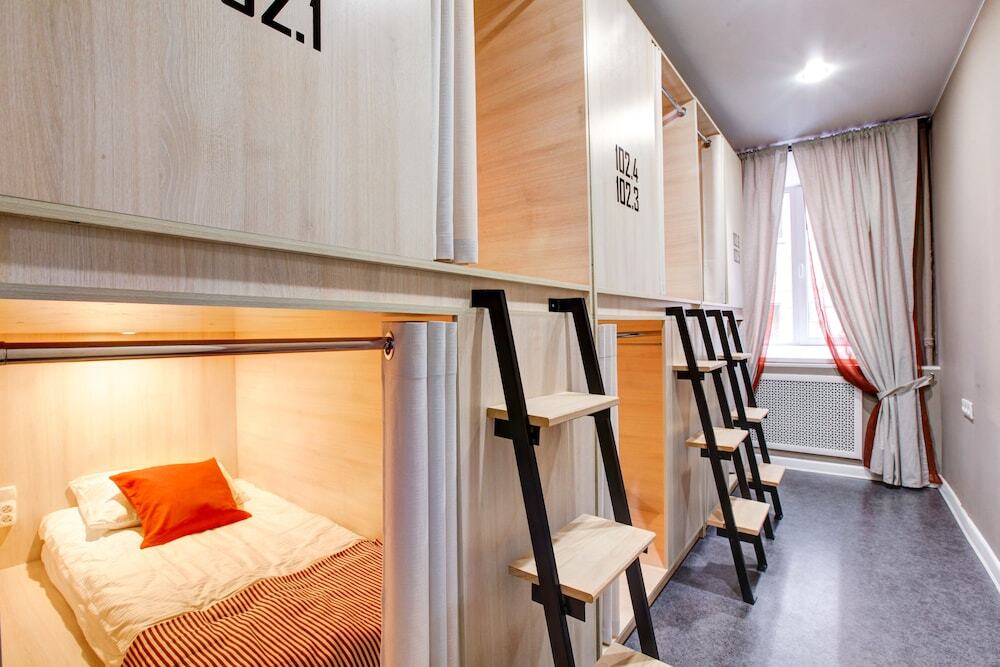 Москва: Dad&Cat Capsule Hotel