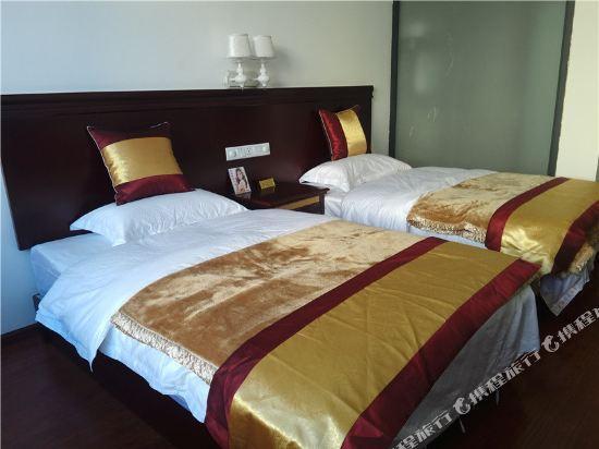 Дали: Jinyi Business Hotel