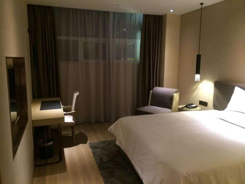 Уси: Yitel Hotel