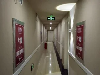 Цанчжоу: Yibai Hotel (Huanghua Municipal Government Xinyu Building)