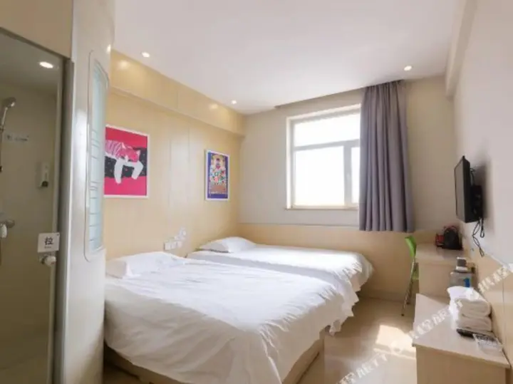 Цанчжоу: Yibai Hotel (Huanghua Municipal Government Xinyu Building)