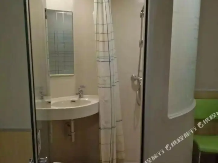 Цанчжоу: Yibai Hotel (Huanghua Municipal Government Xinyu Building)