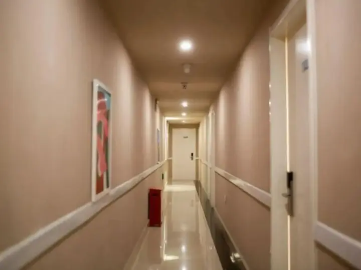 Цанчжоу: Yibai Hotel (Huanghua Municipal Government Xinyu Building)