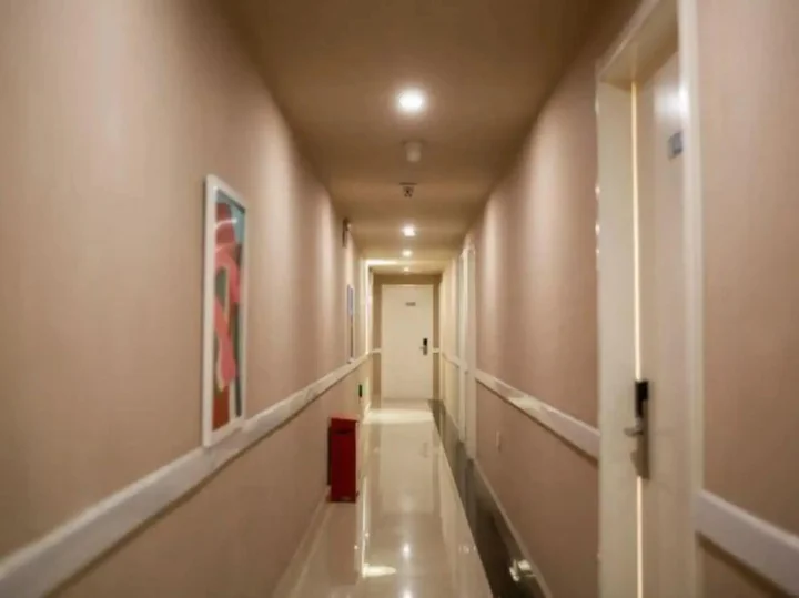 Цанчжоу: Yibai Hotel (Huanghua Municipal Government Xinyu Building)