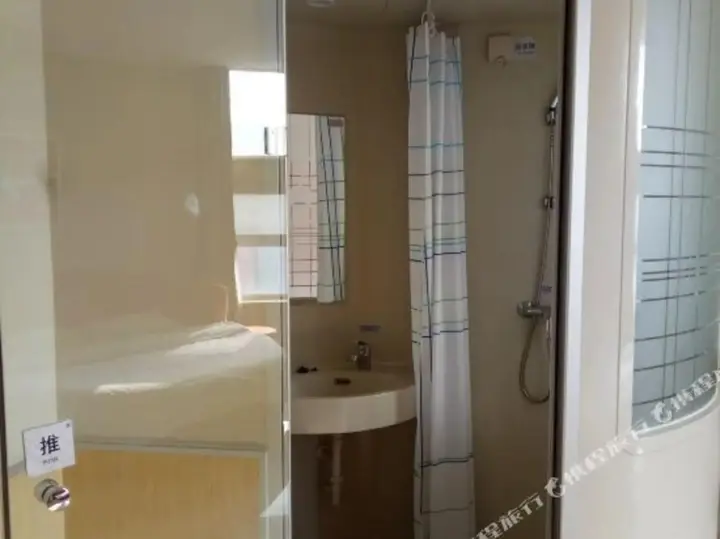 Цанчжоу: Yibai Hotel (Huanghua Municipal Government Xinyu Building)