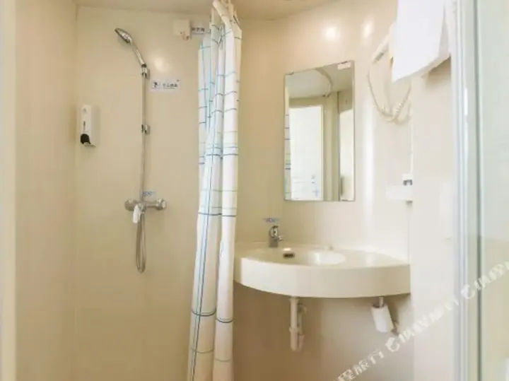 Цанчжоу: Yibai Hotel (Huanghua Municipal Government Xinyu Building)