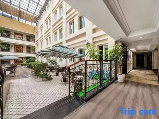 Чунцин: Yifeng Hotel (Wenli College Honghe Campus Store)