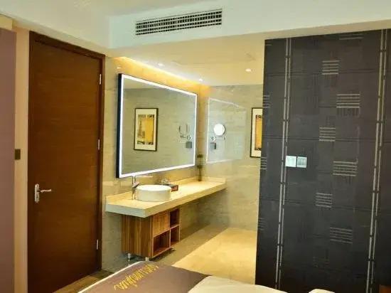 Ляньюньган: Homeinn Plus Hotel (Donghai Pedestrian Street Railway Station)