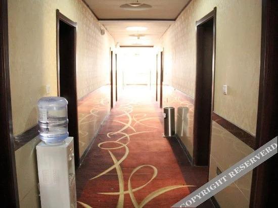Кайфын: Wenquan Business Hotel