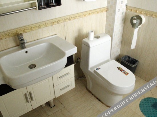 Кайфын: Wenquan Business Hotel