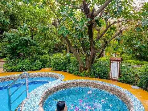 Цзиньюань: Xinyinzhan Hot Spring Holiday Resort