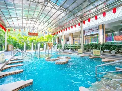 Цзиньюань: Xinyinzhan Hot Spring Holiday Resort