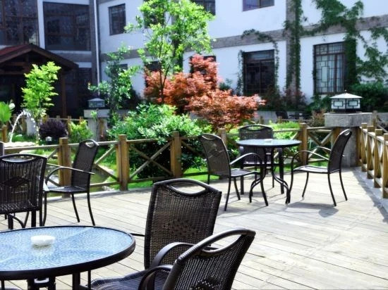 Синъи: Jinxiu Holiday Hotel