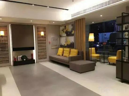 Шэньян: Homeinn Plus Hotel (Shenyang Railway Station East Square Subway Station)