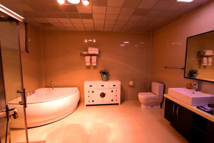 Дали: Golden Years Boutique Inn