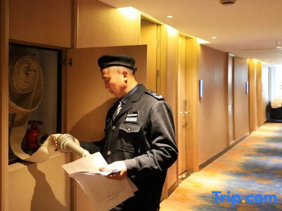 Ичан: Yijin Meiyi Hotel (Yichang Binjiang Park CBD Shopping Center)