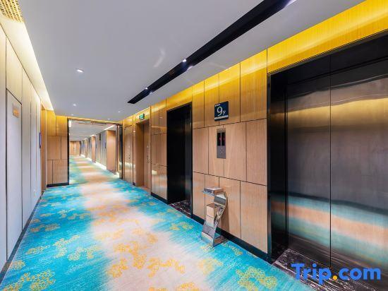 Ичан: Yijin Meiyi Hotel (Yichang Binjiang Park CBD Shopping Center)