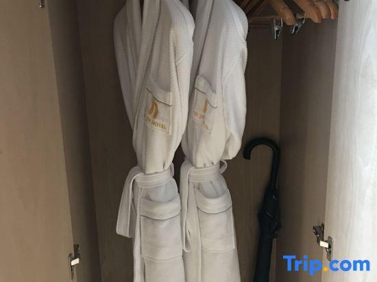 Ичан: Yijin Meiyi Hotel (Yichang Binjiang Park CBD Shopping Center)