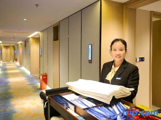 Ичан: Yijin Meiyi Hotel (Yichang Binjiang Park CBD Shopping Center)