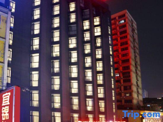 Ичан: Yijin Meiyi Hotel (Yichang Binjiang Park CBD Shopping Center)