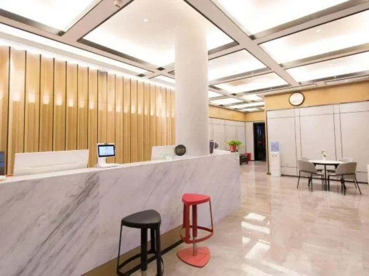 Чжэнчжоу: Dongfang Juyi Hotel (Zhengzhou East Railway Station Kailin IFC)