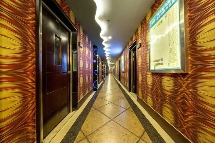 Джиангме: Huangguang Holiday Hotel