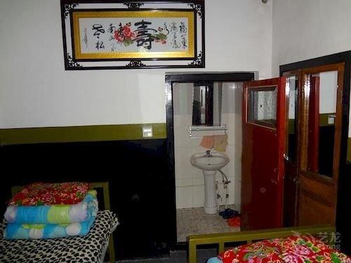 Цзиньчжун: Pingyao Tai He Men Roadhouse