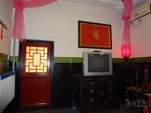 Цзиньчжун: Pingyao Tai He Men Roadhouse