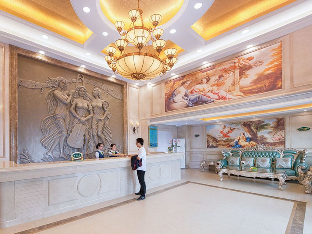 Янгиианг: Vienna Hotel Yangjiang Yangxi Moon Bay Branch